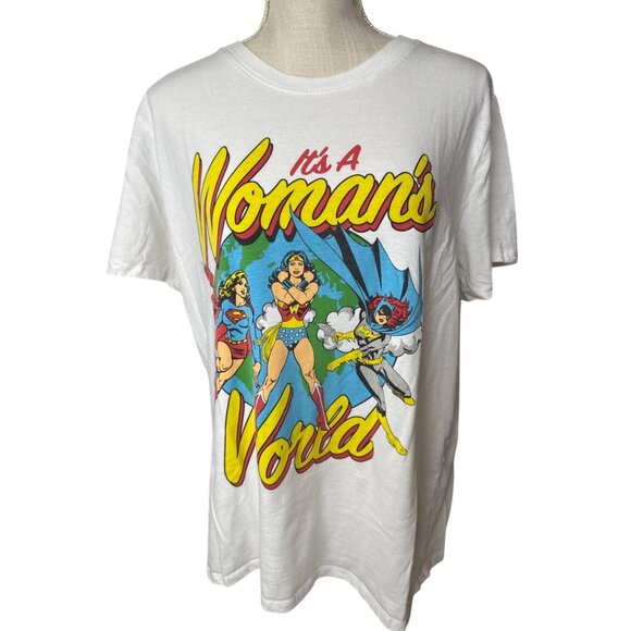 Justice League Womens Graphic Tee XXL "Its A Womans World" Superheroes - Picture 1 of 7